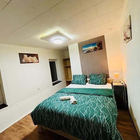 Cozy&Calm Room With Ensuite Heers Экстерьер фото
